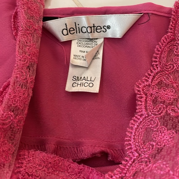 Pretty blush colored satin robe with matching slip - Picture 3 of 6